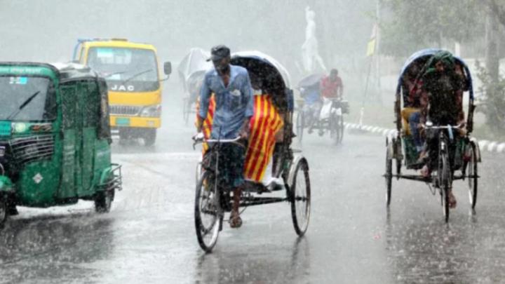 সাগরে লঘুচাপের কারণে বৃষ্টি আরও দু'দিন থাকতে পারে